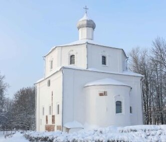 Церковь Георгия на Торгу, возле которой завещал быть погребённым блаженный Феодор. Великий Новгород. Опубликовано в Википедии пользователем Дар Ветер (https://ru.wikipedia.org/wiki/Церковь_Георгия_на_Торгу). CC BY-SA 3.0