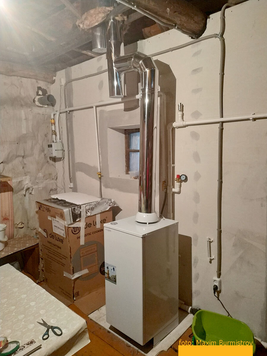 Газовый котел, установленный в деревенском доме нашей родственницы в 2021 году как раз по госпрограмме газификации. Но это деревня, а не СНТ.