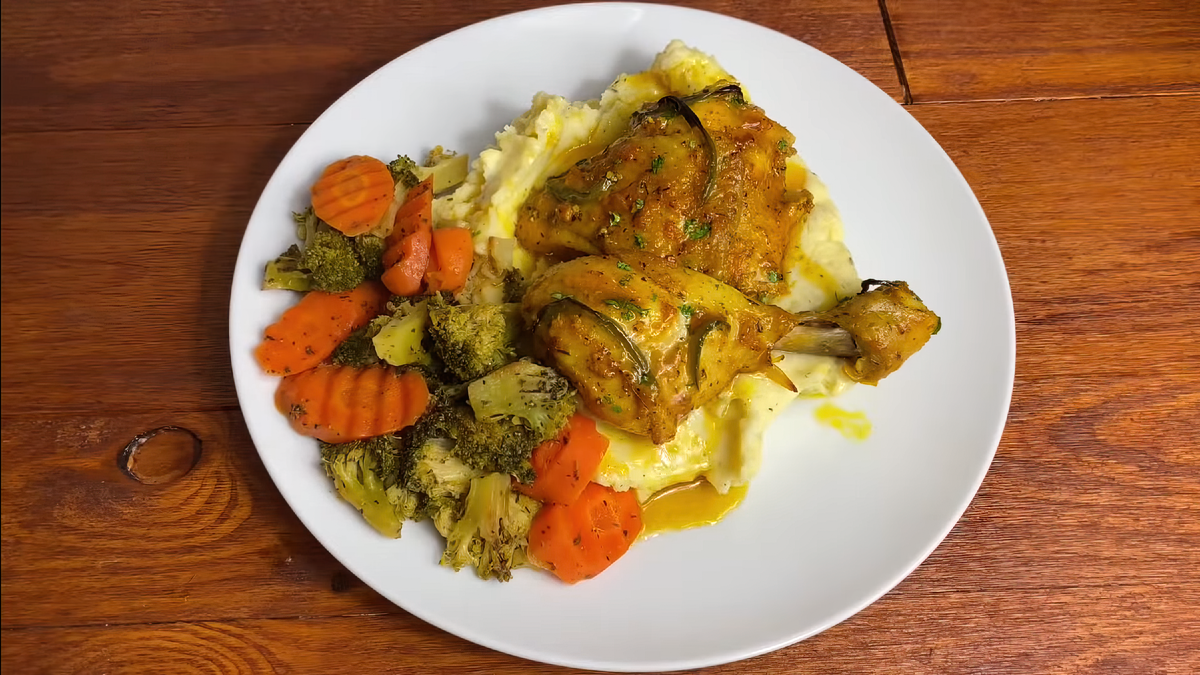 гарнир к котлетам. пюре с курочкой. картофельное пюре с котлетой. пюре с курочкой. куриная грудка с пюре.