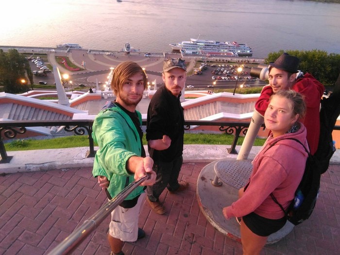 Он прошёл через Побывать Ульяновск, Чебоксары, Нижний Новгород и Владимир и даже заглянул к своей бабушке.