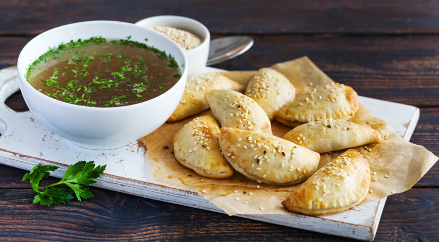 Пирожки с мясом к бульону