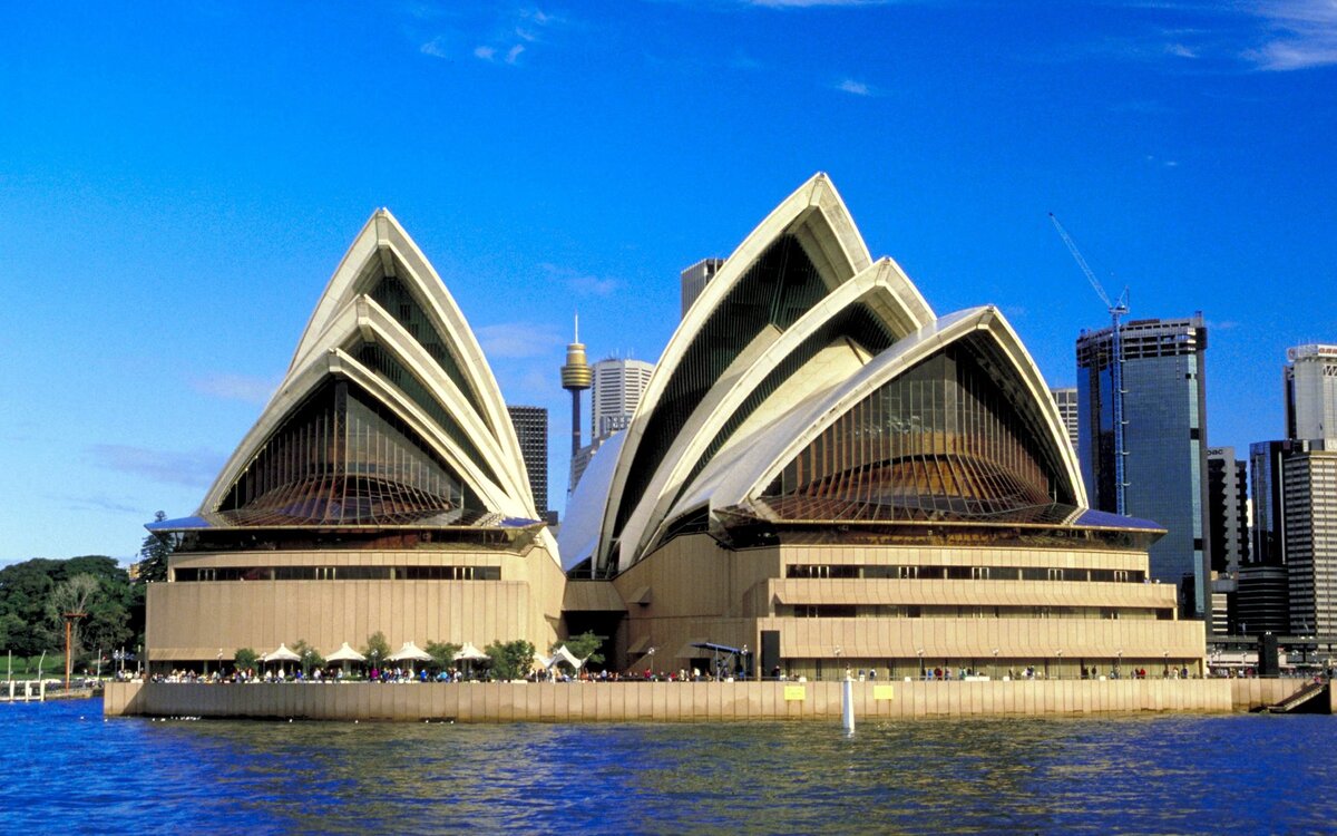 Вид спереди