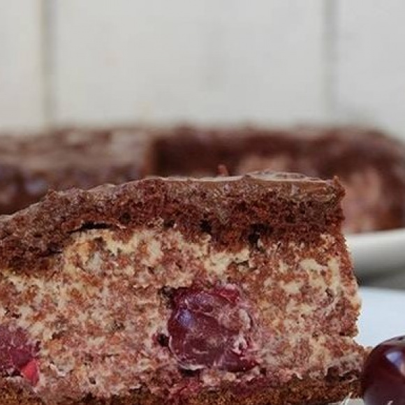 зимняя вишня торт рецепт с вареной сгущенкой и белковым кремом | Дзен
