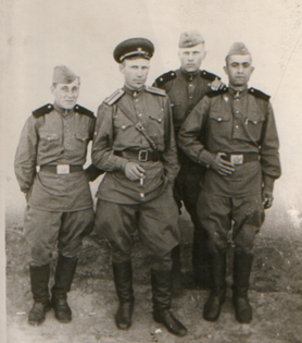 Кондрашов Александр Петрович с однополчанами