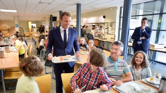 Эммануэль Макрон в школе в Лавале, 3 сентября 2018 