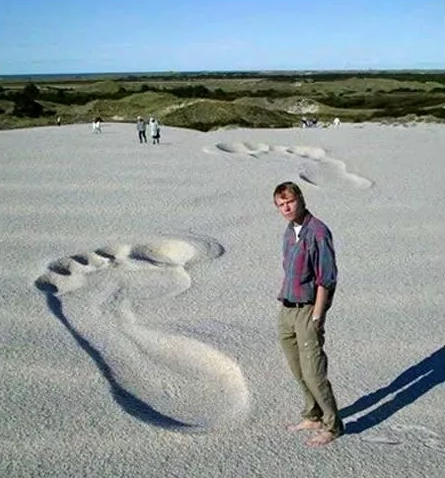 Он уже готов целовать песок, по которому мы ходили