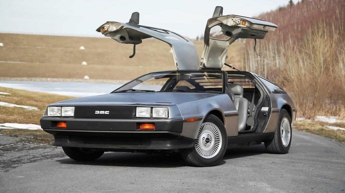 DELOREAN DMC 12