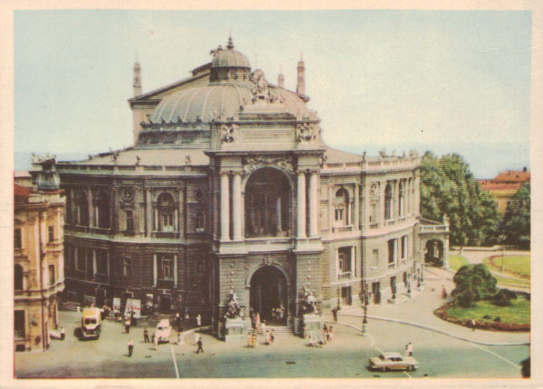 Театр оперы и балета, расположенный в здании 1887 года постройки. Ныне называется «Одесский национальный театр оперы и балета». Двери, как и 131 год назад, открыты для зрителей.