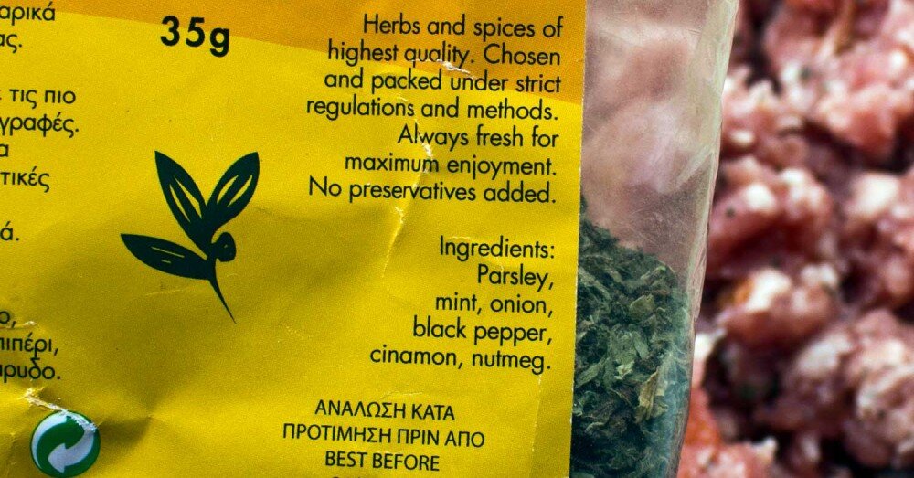 Готовая смесь пряностей для мусаки: петрушка, мята, лук, черный перец, корица, мускатный орех. 