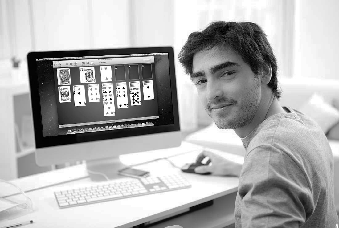 Среднестатистический работник за работой