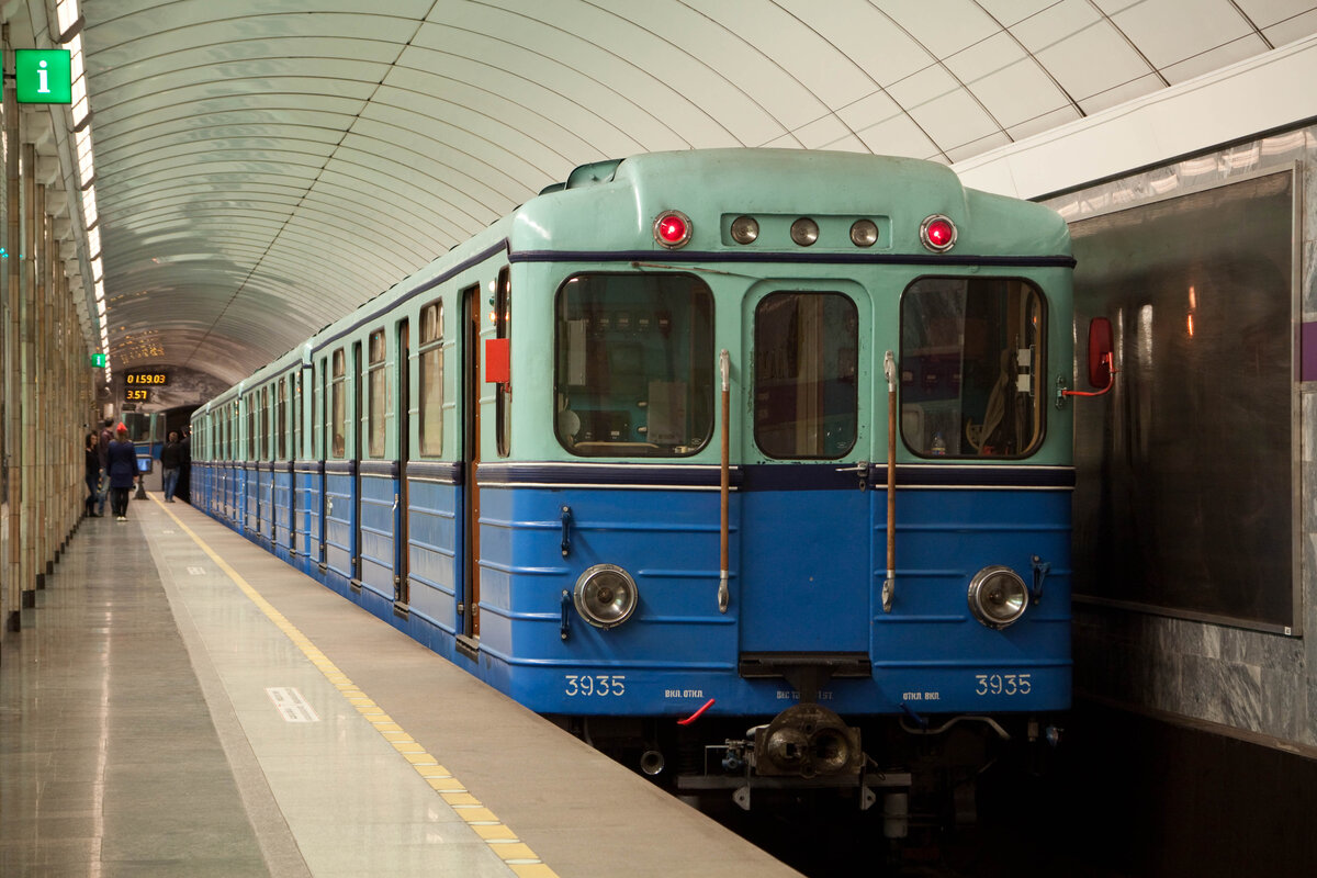 вагон метро номерной старые