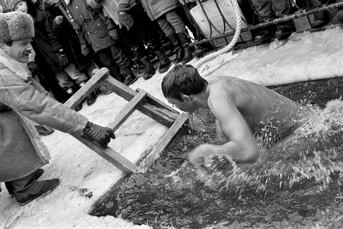 рубаха для купания в крещение. крещение деревне. немецкая деревня матроны московской. крещение село. крещение в ялте.