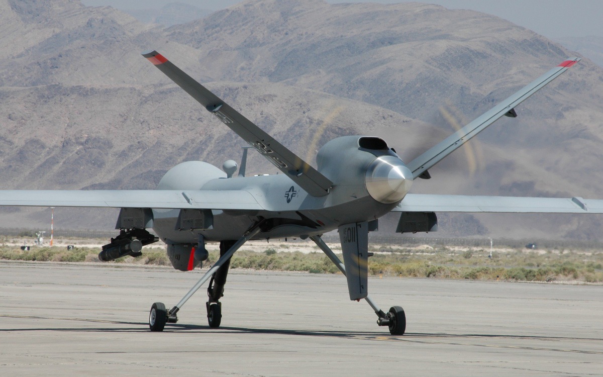 Персы в Сирии перехватили и принудительно посадили дрон MQ-9 Reaper ВВС США, который был после уничтожен Если бы это был российский аппарат, то понос от радости у неполживой элитки и вывернутых налево в твиттере было бы не остановить 