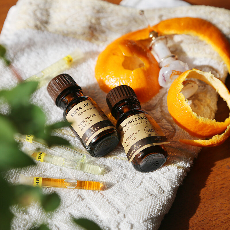 Эфирные масла можно комбинировать по рецептам. А также делать миксы с травами, кожурой цитрусовых, фруктами.