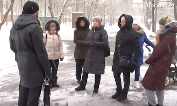 Пострадавшие женщины, выкинувшие деньги на абонементы и владелец бывшего фитнес-клуба
