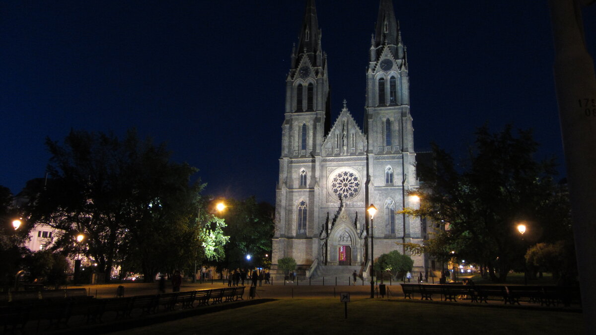 Площадь Мира и Собор Св. Людмилы