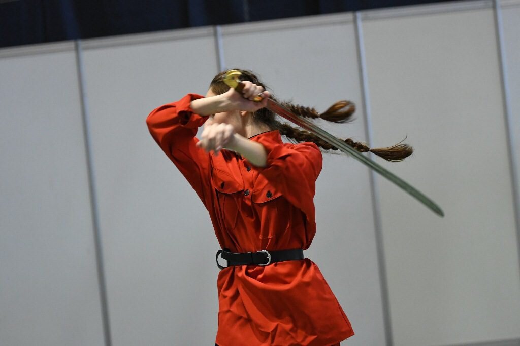 Межрегиональные соревнования по фланкировке шашкой в Тольятти в 2018 г. (фото TLT1.RU).