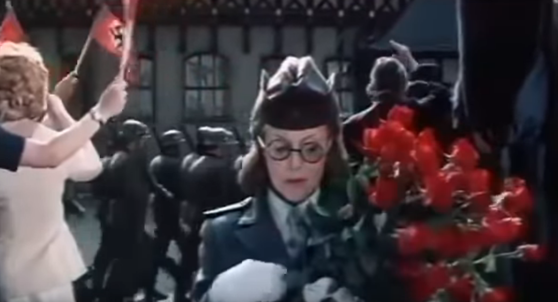 Людмила Грекова "Лира" (Любовь Орлова), кадр из фильма "Скворец и Лира" (1974)