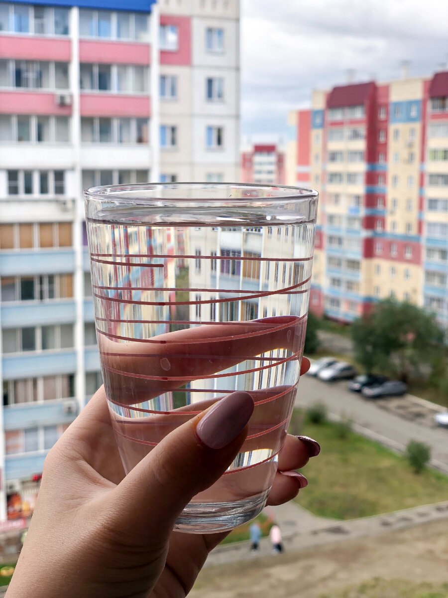 Каждое утро я начинаю со стакана горяченькой воды.