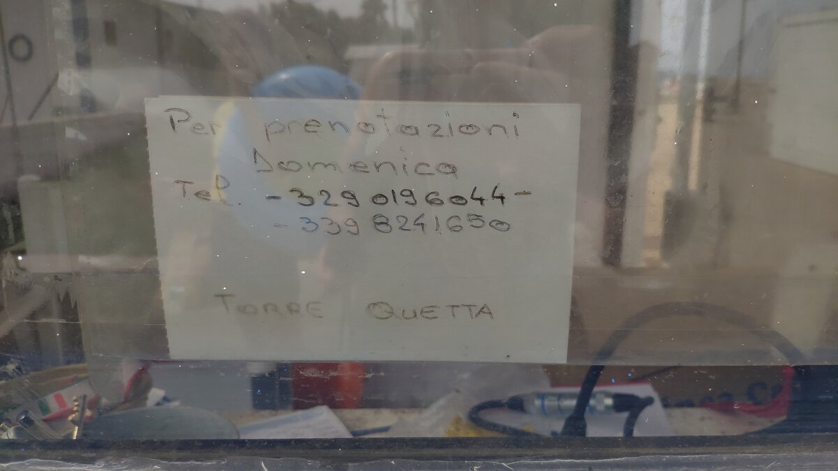 Телефон для брони шезлонгов на пляже Torre Quetta в Бари в выходные дни