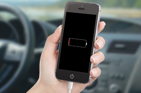 Зарядка смартфона в автомобиле