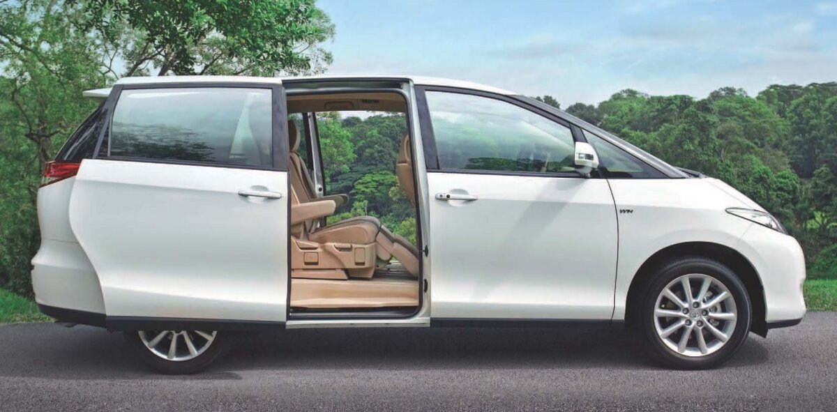 Toyota Previa III. Фотография взята с сервиса Яндекс Картинки