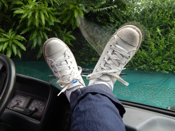 Большинство именно так дома и лежат :)))