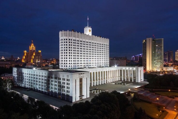 Белый дом,  административное здание в Москве на Краснопресненской набережной.