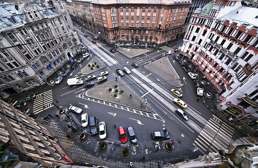 По диагонали здесь - примерно 80 метров. https://i02.fotocdn.net/s117/67bee9b8543920dc/public_pin_l/2656075712.jpg 