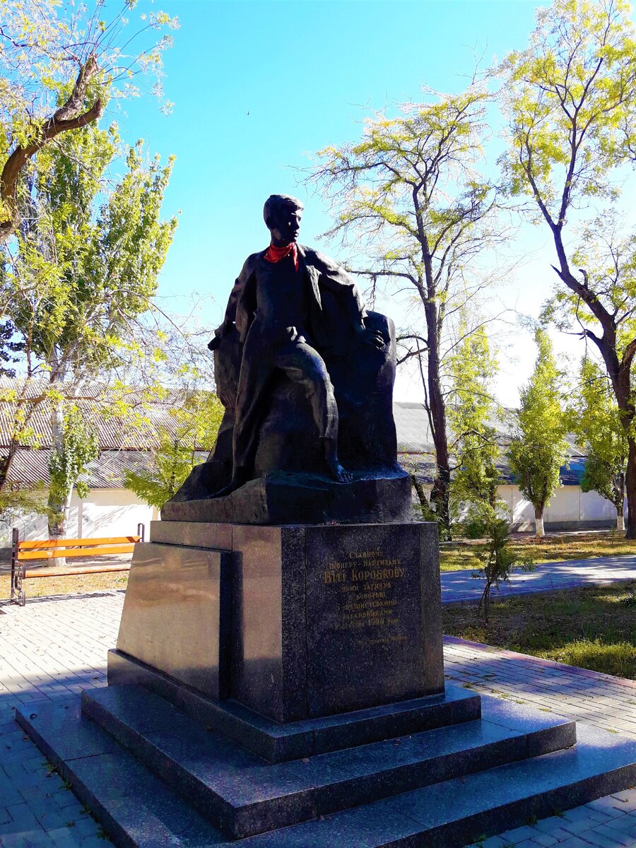 Прогулка по парку Юбилейному в Феодосии (Крым): увидели знаменитый фонтан Айвазовского и исторические скульптуры