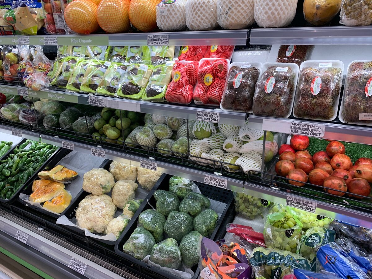 Есть так овощи, так и азиасткие фрукты