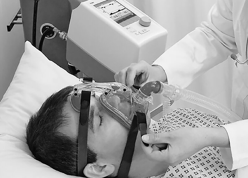 Пациент на искусственной вентиляции легких. Фото twnews.pl