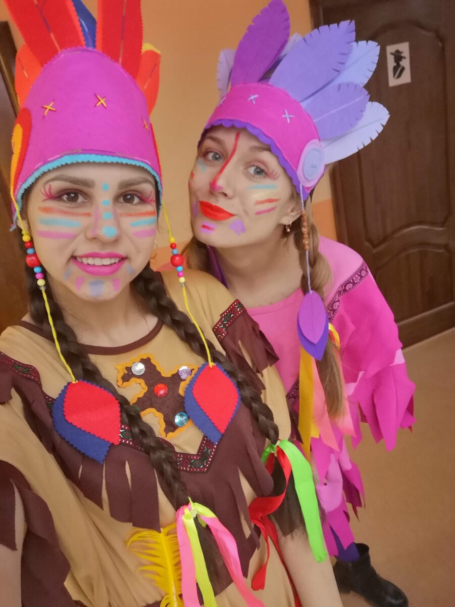 Яркие и шумные индейцы.