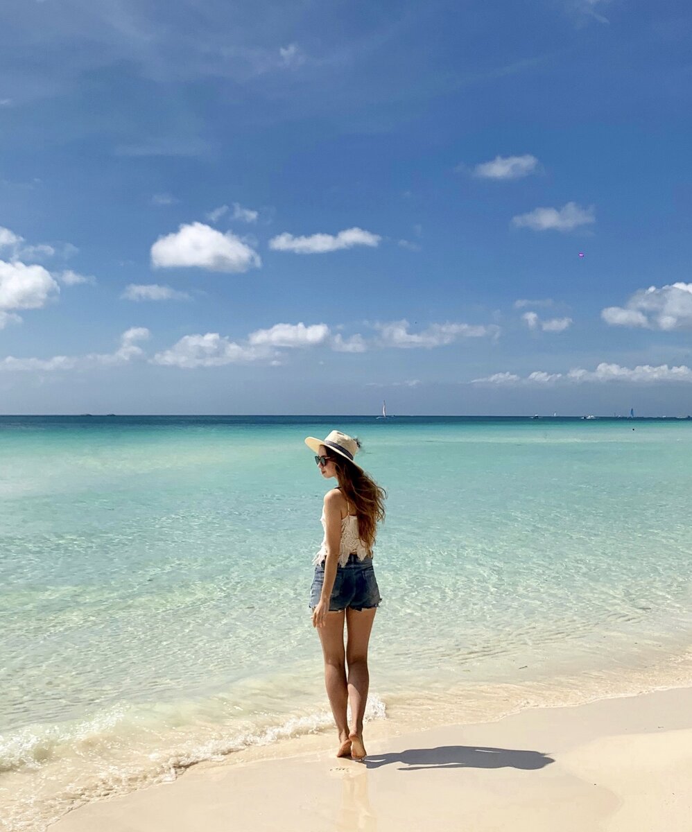 Остров действительно очень красивый, и его сравнение с Мальдивами частично уместно. Хотя стоп, я же не была на Мальдивах😁 