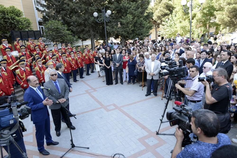 Азербайджан - день национальной музыки.