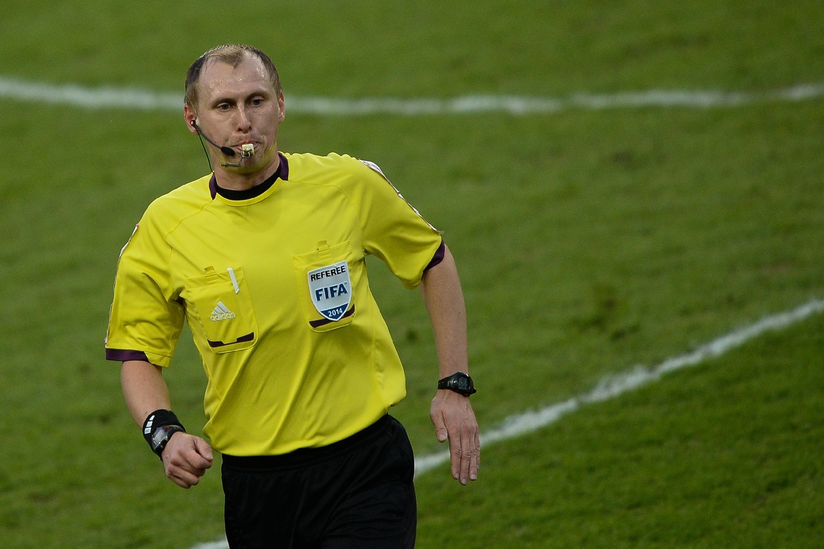 Судья Сергей Иванов.
