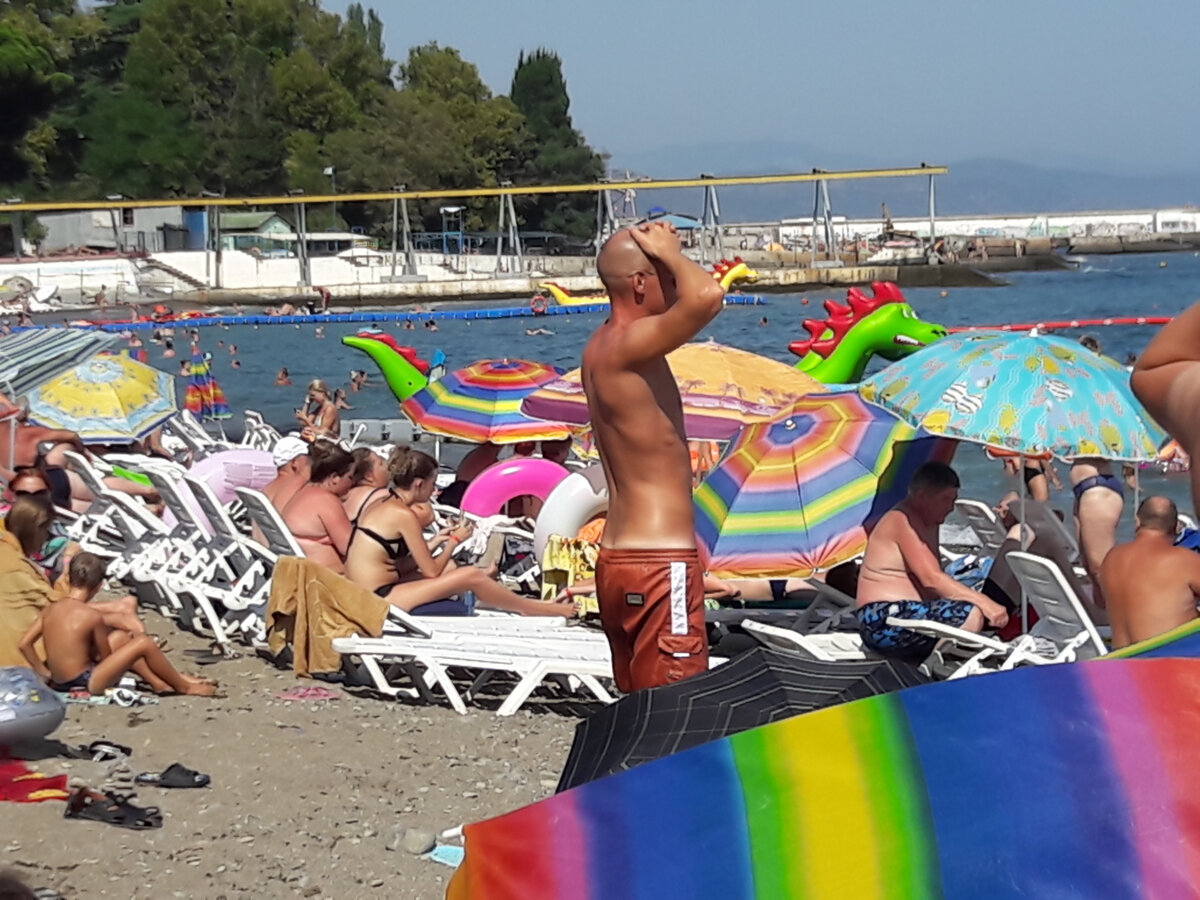 Алушта, городской пляж. фото автора