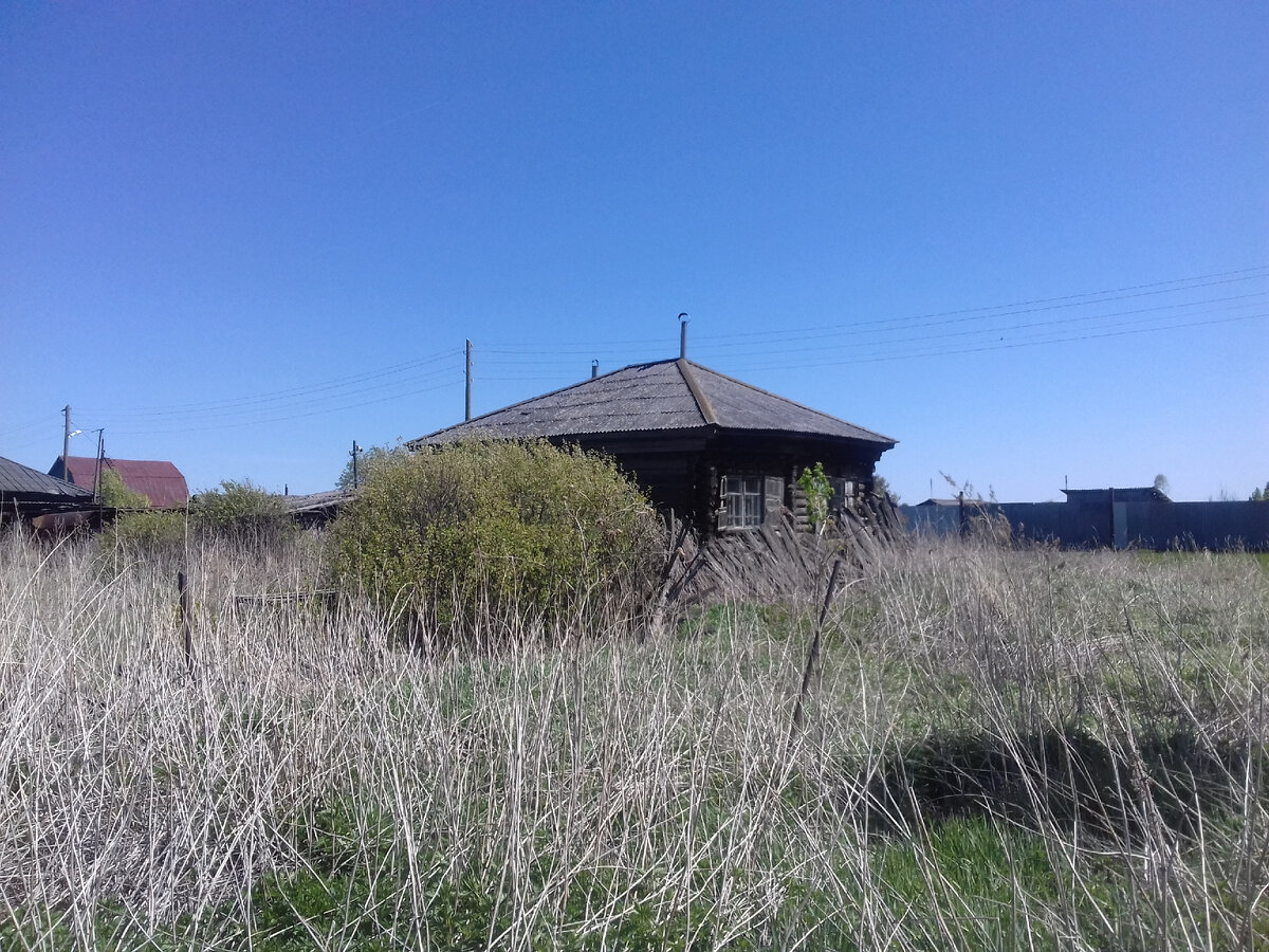 Заброшенный дом напротив нашего двора