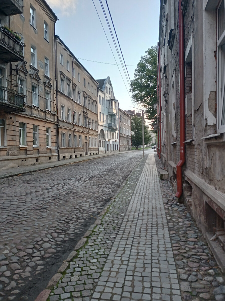 Мостили не только дороги, но и тротуары