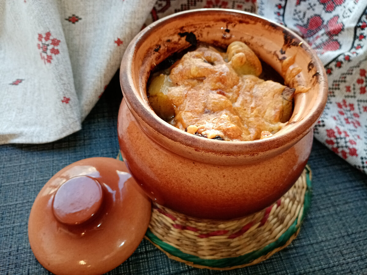 Сколько тушить картошку в горшочке в духовке
