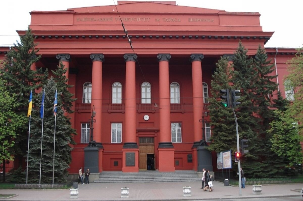    В Киеве со здания филологического института сняли памятную доску Булгакову