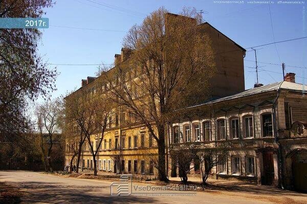    дом № 2 на улице Алексея Толстого находится в границах описываемого участка