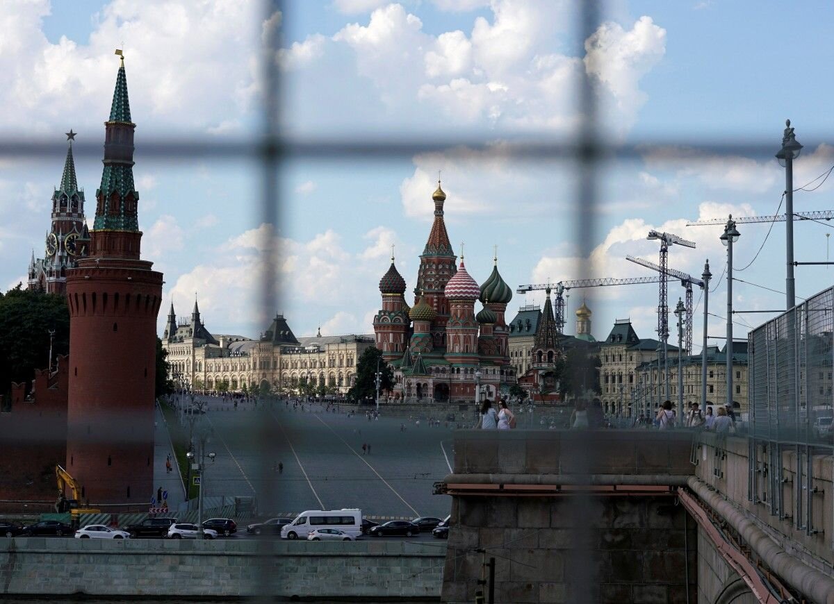 В то же время там размыто описали, что было сделано за год, так и не назвав главного достижения года.
Иллюстрация REUTERS