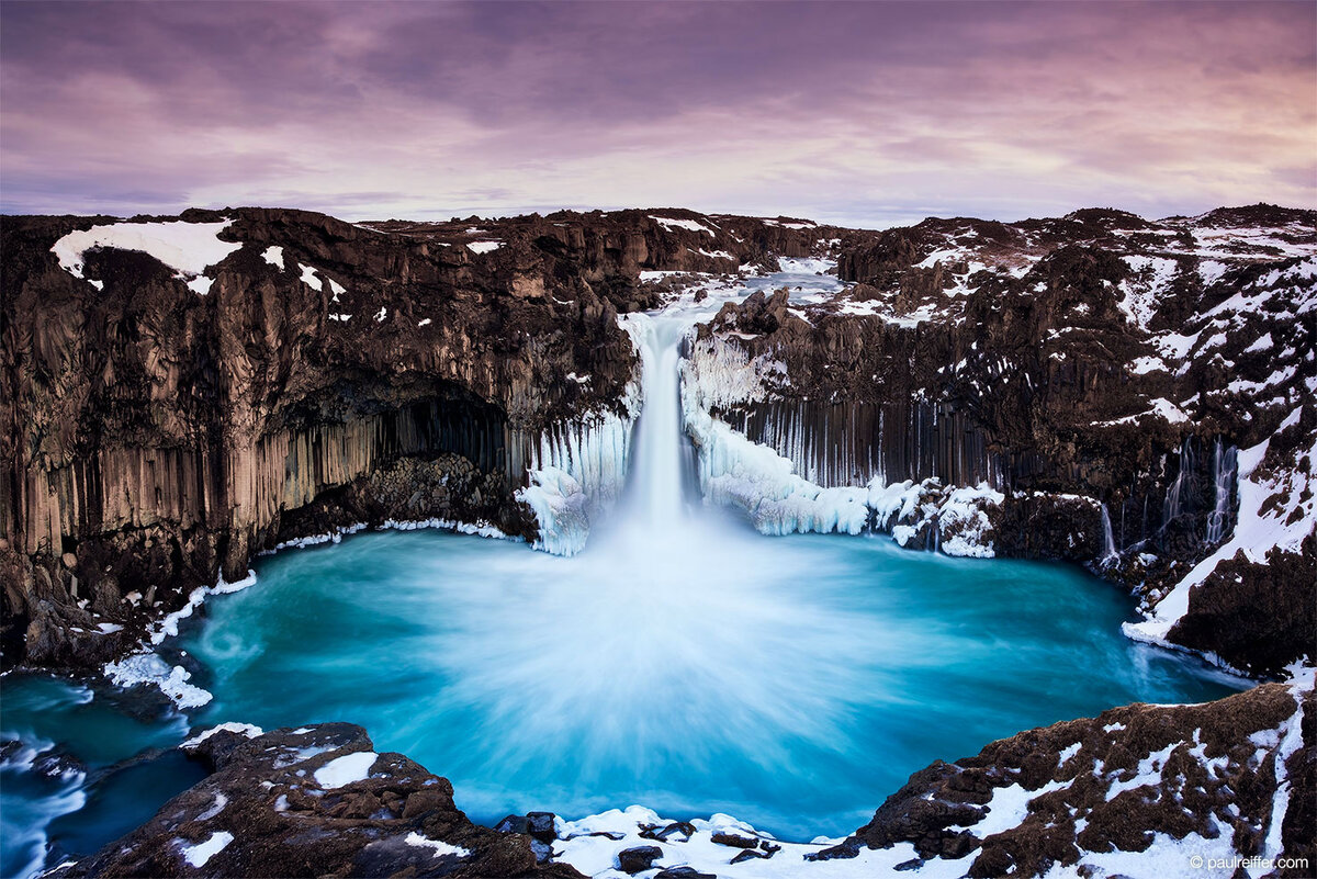 Водопад Альдейярфосс расположен на севере Исландии в пределах Исландского плато.