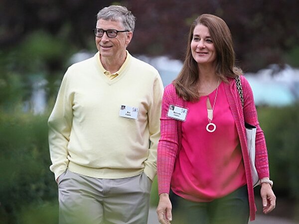 
1. Билл Гейтс — 85,6 миллиарда долларов. За год основатель Microsoft стал богаче на 10,6 миллиарда долларов. Его компания — главный поставщик программного обеспечения в мире. Американскому бизнесмену 61 год. Женат, трое детей