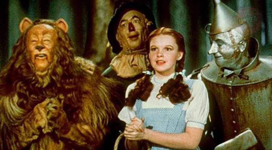 Вот уже почти 70 лет фильм Виктора Флеминга по мотивам сказочного романа Фрэнка Баума остается одной из любимейших американских детских картин. Конечно, спецэффекты с тех пор устарели, но все остальное держится. В том числе песни, одна из которых получила «Оскара».