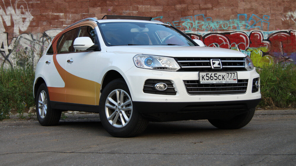   Zotye  напоминает Touareg лишь внешне и только спереди. В целом Т600 выглядит  довольно привлекательно и солидно. Подтверждение тому – многочисленные  пешеходы и водители, оборачивавшиеся вслед проехавшему мимо них  китайскому паркетнику. Повсеместно. На протяжении всего тест-драйва.   