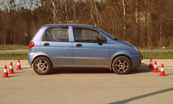 Лучше тренироваться в специальных местах, где есть соответствующая разметка и конусы.