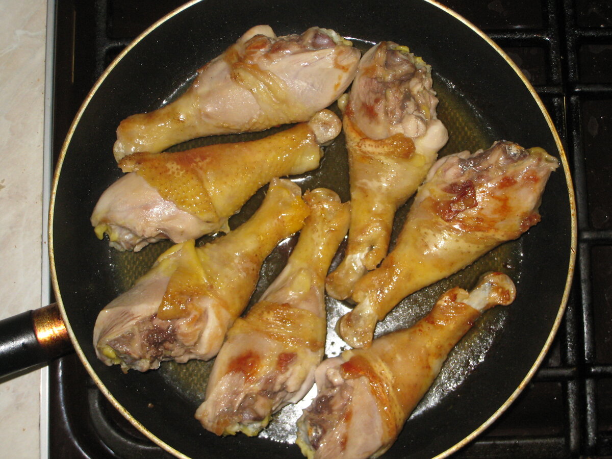 Жареные куриные голени на сковороде