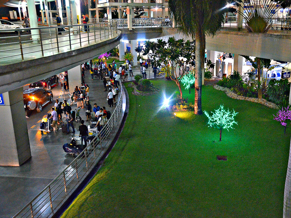 В аэропорте не страшно и красиво